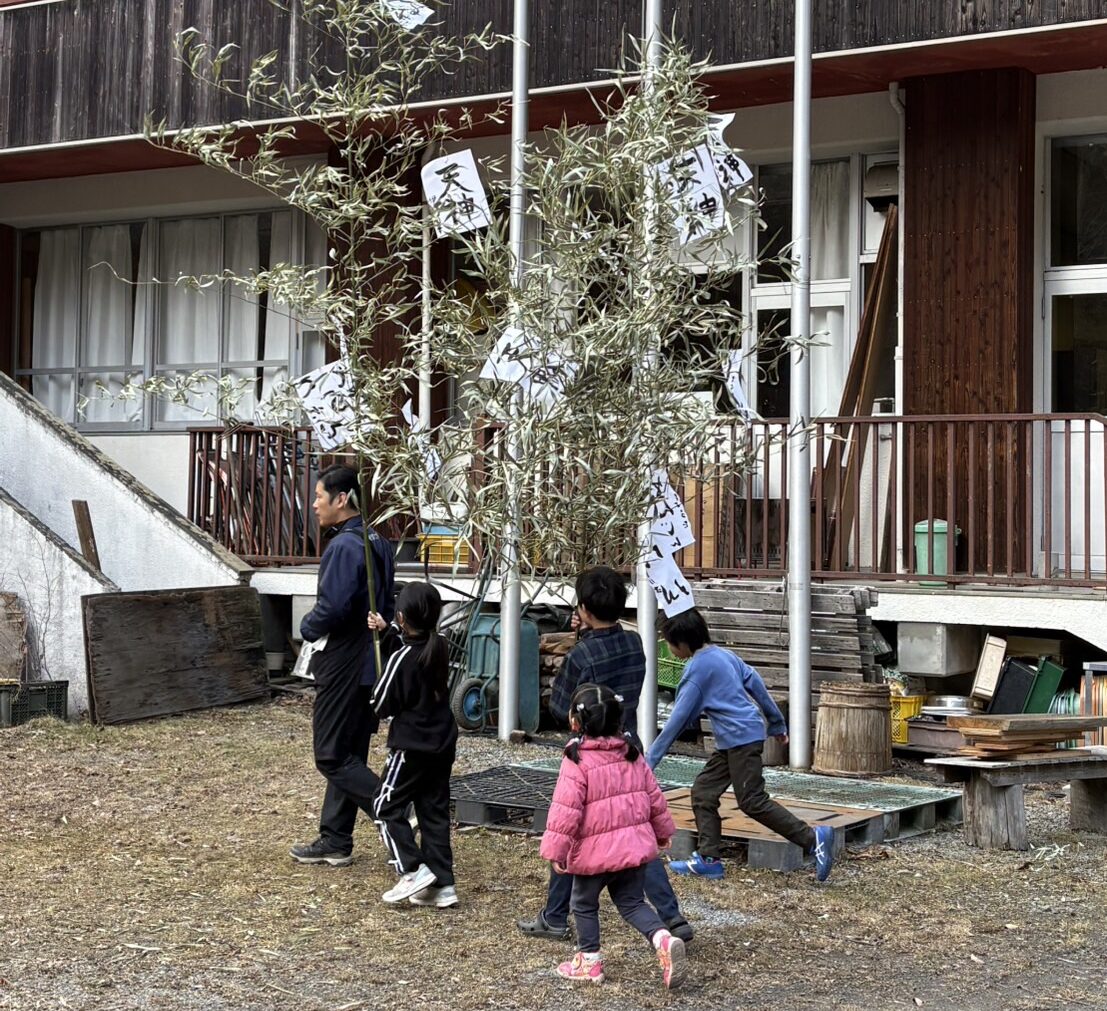 【学業成就】地域に伝わる味と習字で学問の神様をお祝い